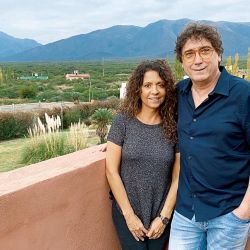 Caras Patricia Sosa Y Oscar Mediavilla Hacen La Cuarentena En Su Refugio Romantico Frente Al Uritorco Que Muestran Por Primera Vez
