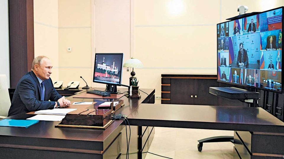 Serio. El líder del Kremlin debió postergar un referéndum popular para permanecer hasta 2036.