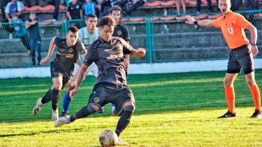 Familia. Juan Varea volvió al país por la muerte de su padre.