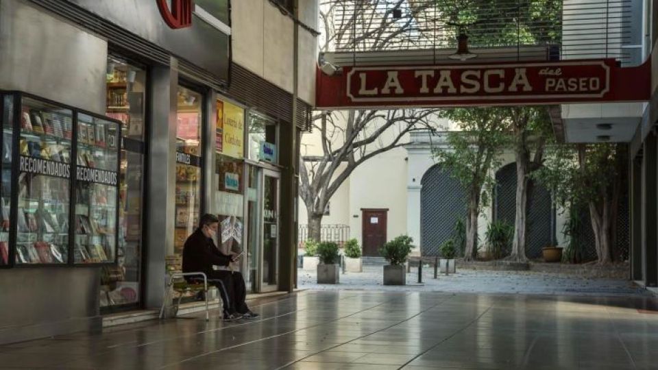 EN SUSPENSO. Por ahora, el COE no confirmó nuevas aperturas de comercios para la ciudad de Córdoba.