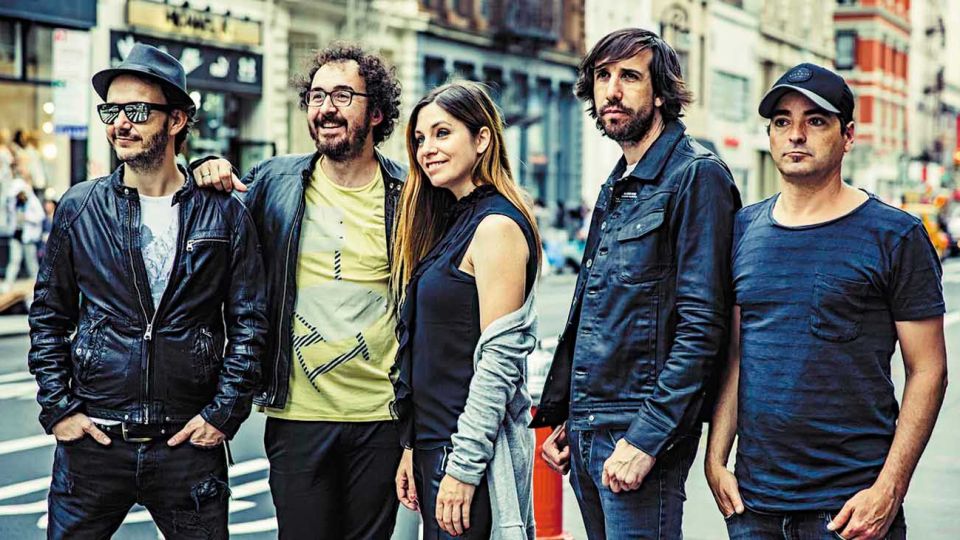 Juntos. La nueva canción es la antesala al octavo disco de estudio de la famosa banda española.