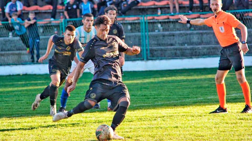 Familia. Juan Varea volvió al país por la muerte de su padre.