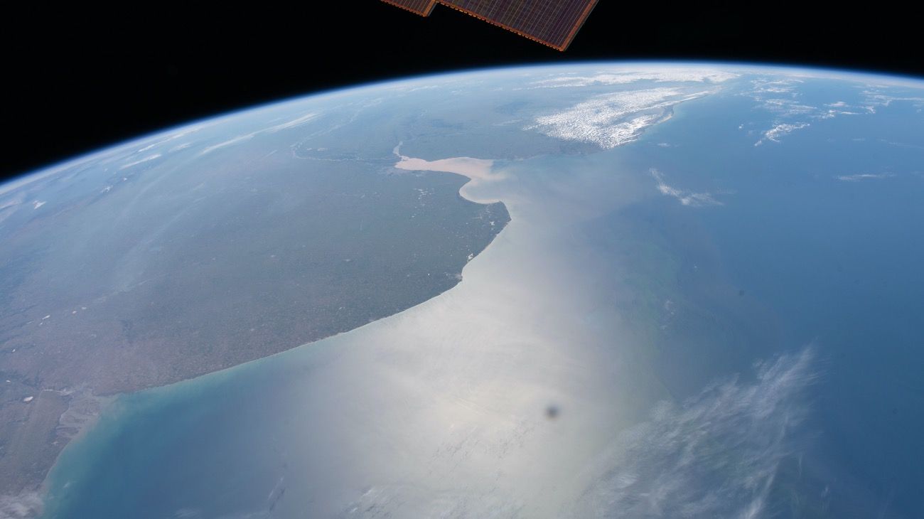 El delineado perfecto de la provincia de Buenos Aires vista desde la Space Station, incluso la desembocadura del Río de la Plata.