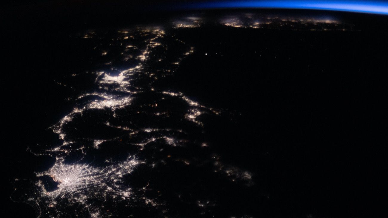 Japón visto desde la Space Station: y Tokio, más luminoso (margen izq. inferior).