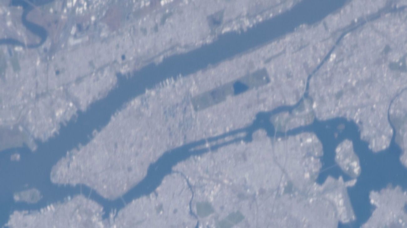 La silueta alargada de Manhattan y el Central Park (rectángulo) como la "retrató" la NASA desde la Space Station hace unos días. 