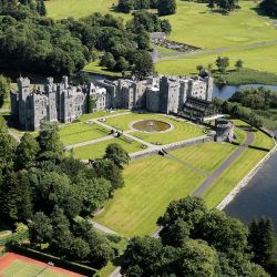 El castillo de Ashford fue tan bien conservado que hoy se convirtió en un hotel de lujo. Perteneció a la familia Guiness.