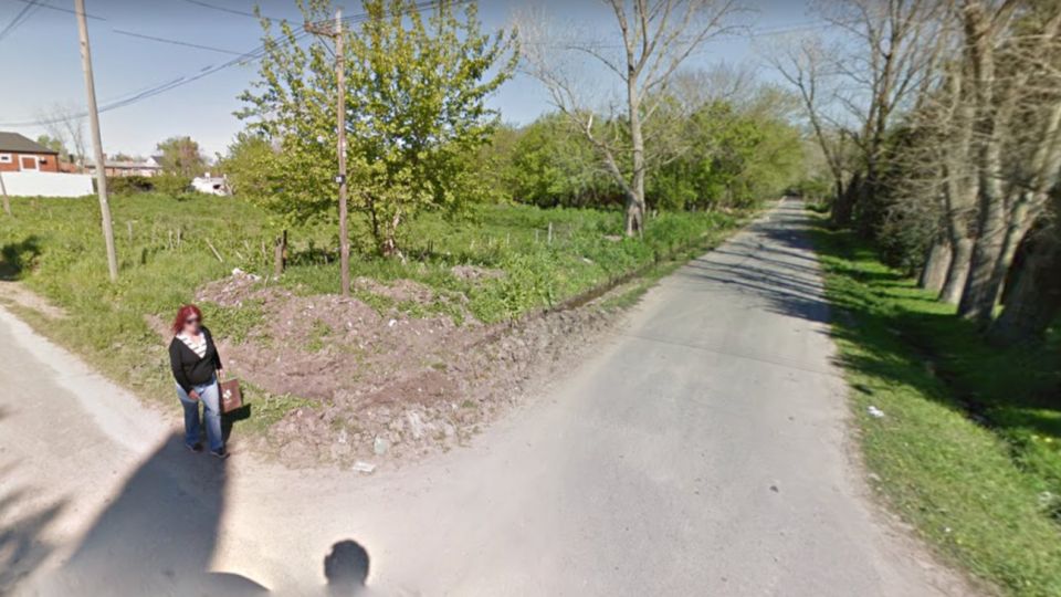 El descampado de las calles 28 y 443 donde la víctima fue sometida sexualmente esta mañana.
