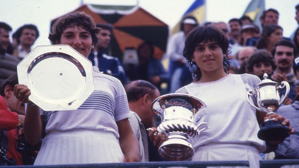 Mercedes Paz y Gabriela Sabatini en un torneo que se jugó en el Lawn Tenis , en 1984.