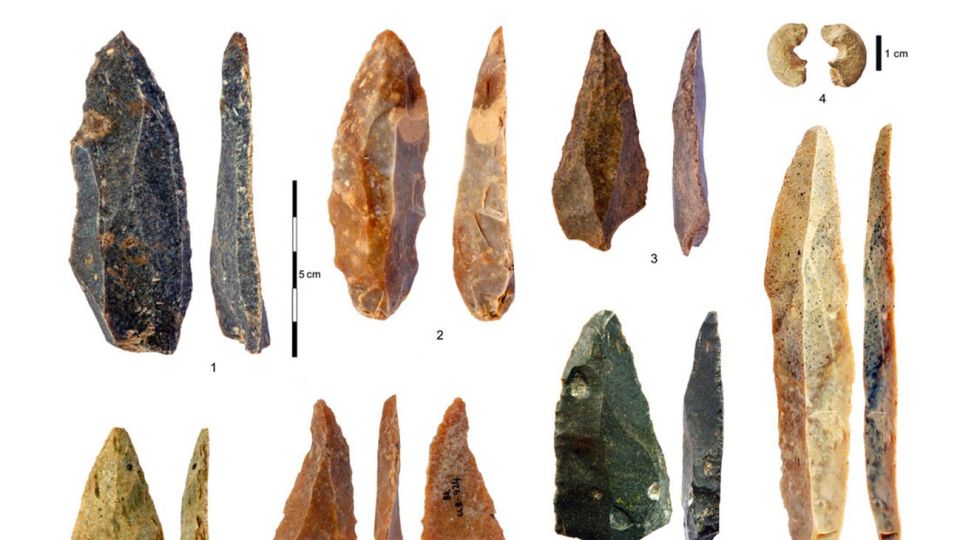 descubrimiento de restos humanos de 45 mil años en Bulgaria. Hay fotos de una muela y de las excavaciones