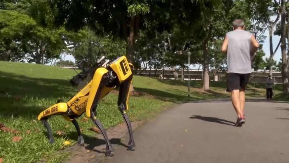 robots que vigilan la cuarentena en Singapur