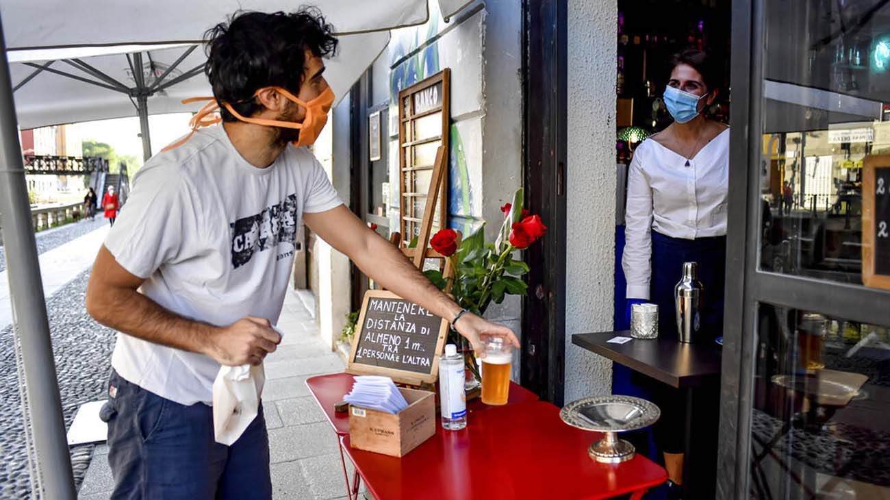 En algunos puntos del planeta la comida no llega; en otros hay que tirarla. En todas partes, la pandemia hizo cortar la cadena de distribución