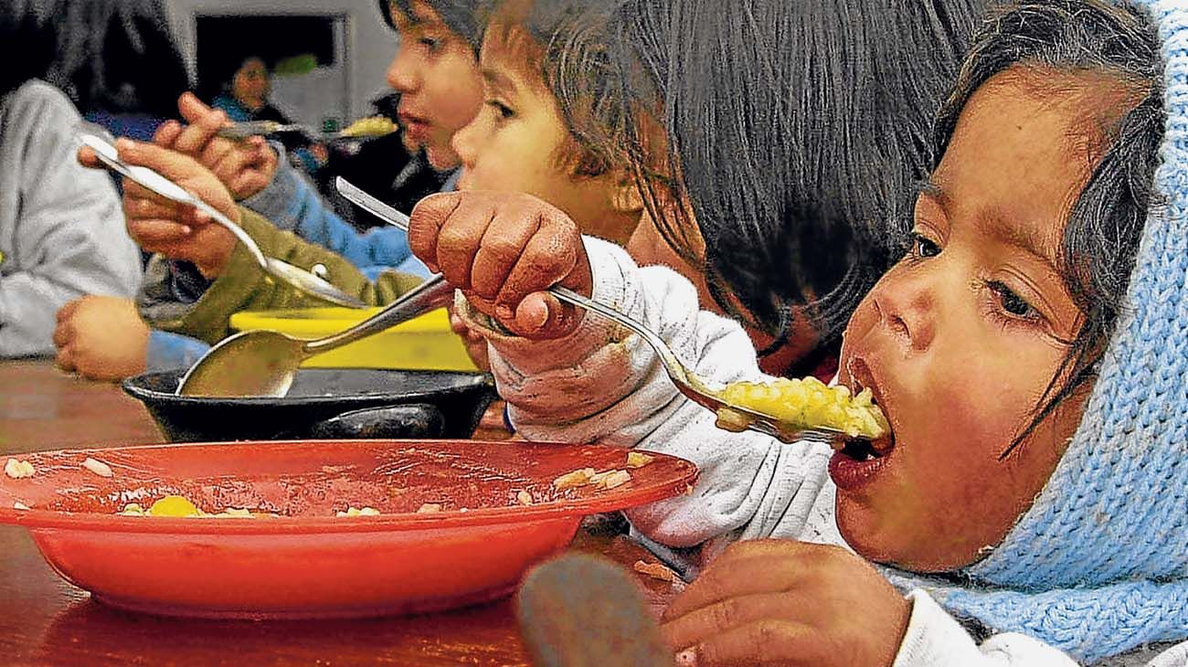 En algunos puntos del planeta la comida no llega; en otros hay que tirarla. En todas partes, la pandemia hizo cortar la cadena de distribución