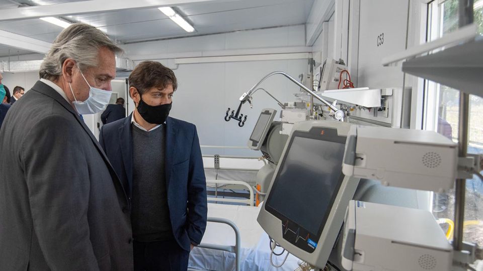 AS BAIRES MAYO 14: El presidente Alberto Fernandez recorrio este mediodia, en el partido bonaerense de Almirante Brown, uno de los 12 Hospitales Modulares de Emergencia que el Gobierno construyo con el objetivo de fortalecer la respuesta sanitaria en el marco de la pandemia del nuevo coronavirus COVID-19