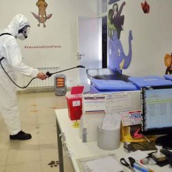 2020-05-15 - 10:16:00 hs.  Mar del Plata: Desinfeccion en salas de salud  Continuan las tareas de desinfeccion en salas de salud en el marco de la pandemia por el coronavirus. | Foto:telam
