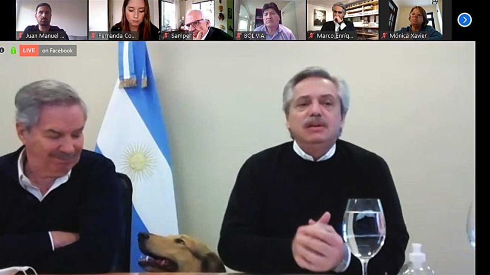 Zoom. En el quinto encuentro del foro que reúne a referentes progresistas se coló Dylan.