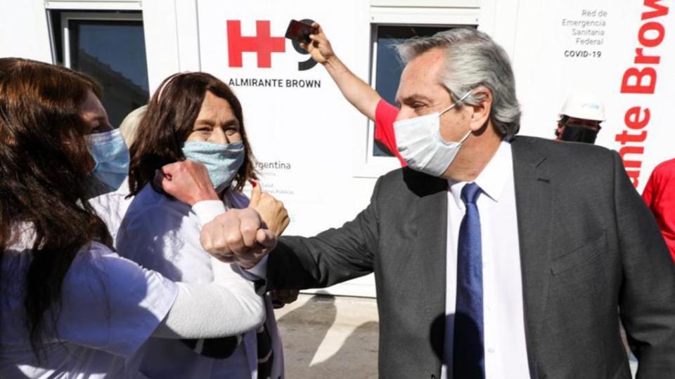 Alberto Fernandez con barbijo