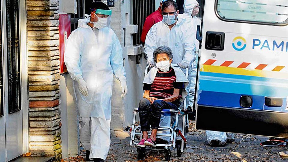 Riesgo. Los adultos mayores son el grupo más vulnerable frente al coronavirus. En promedio, los fallecidos tenian 82 años.