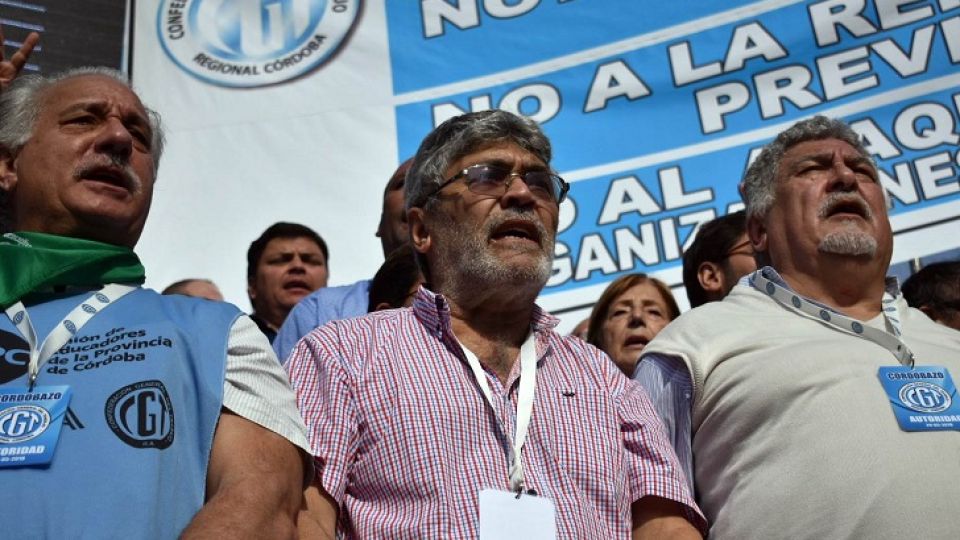 RESPALDO. La CGT Regional que encabeza Pihen, y tiene además a Monserrat y Ferro, respalda al Suoem en el enfrentamiento con Llaryora.