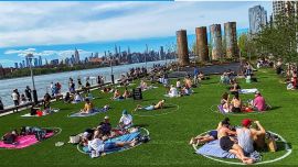 Playas de estacionamiento humanas en Nueva York.