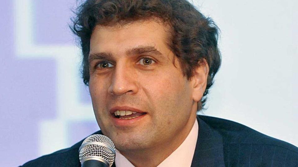 Tira y afloja. El representante ante el FMI negocia la deuda.