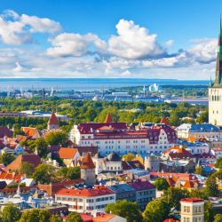 Tallin, la capital de Estonia, es muy bonita. El núcleo de esta metrópoli situada en la costa del golfo de Finlandia es el casco viejo medieval, declarado Patrimonio de la Humanidad.