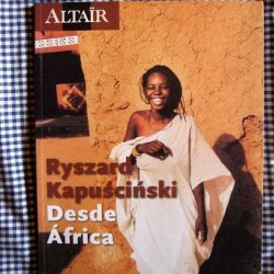 Sus relatos de alto vuelo literario convierten al lector en viajero: la sensación es la de atravesar África desde un ángulo singular.