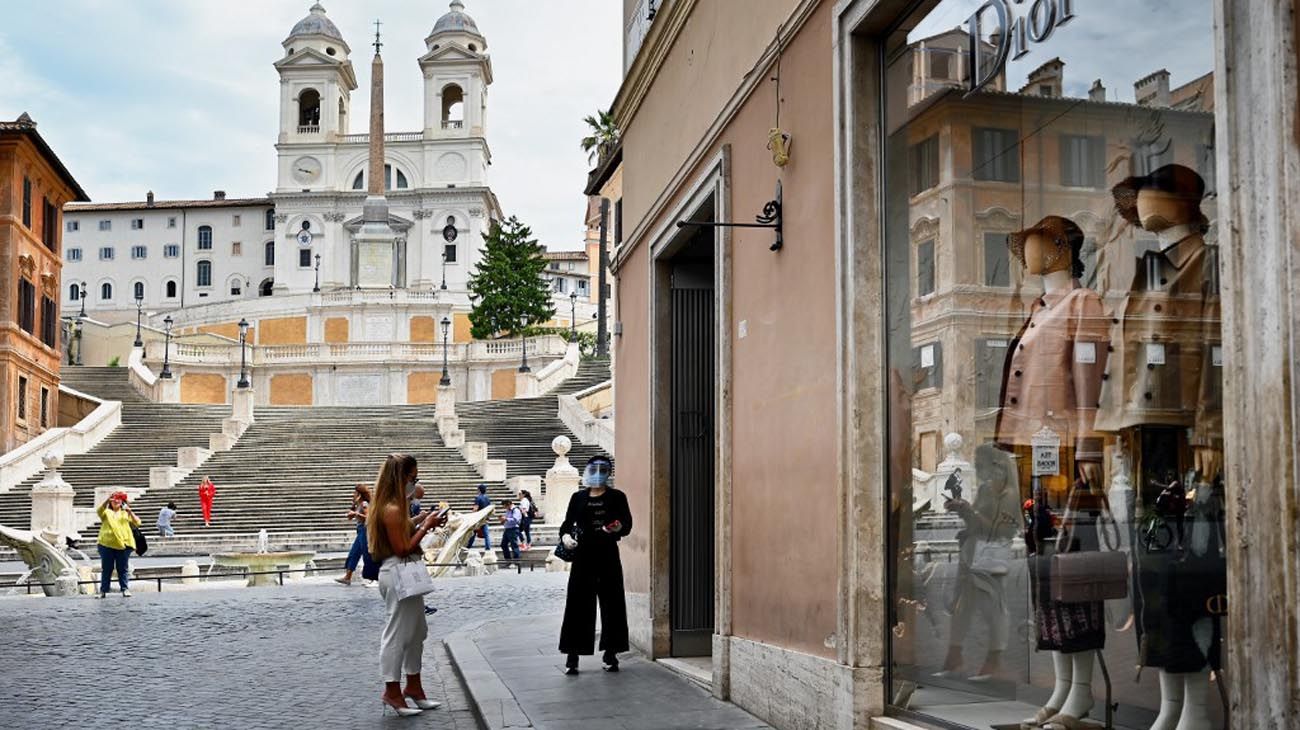 Italia como parte de la salida de la cuarentena permite la reapertura de Iglesias, restaurantes, y otros locales comerciales. 