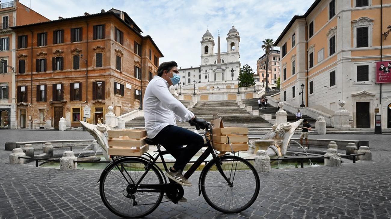 Italia como parte de la salida de la cuarentena permite la reapertura de Iglesias, restaurantes, y otros locales comerciales. 