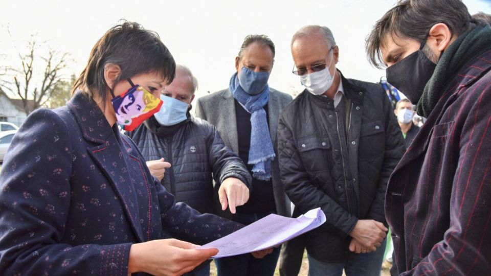 Mayra Mendoza en su recorrida por el Hospital Isidoro Iriarte de Quilmes.