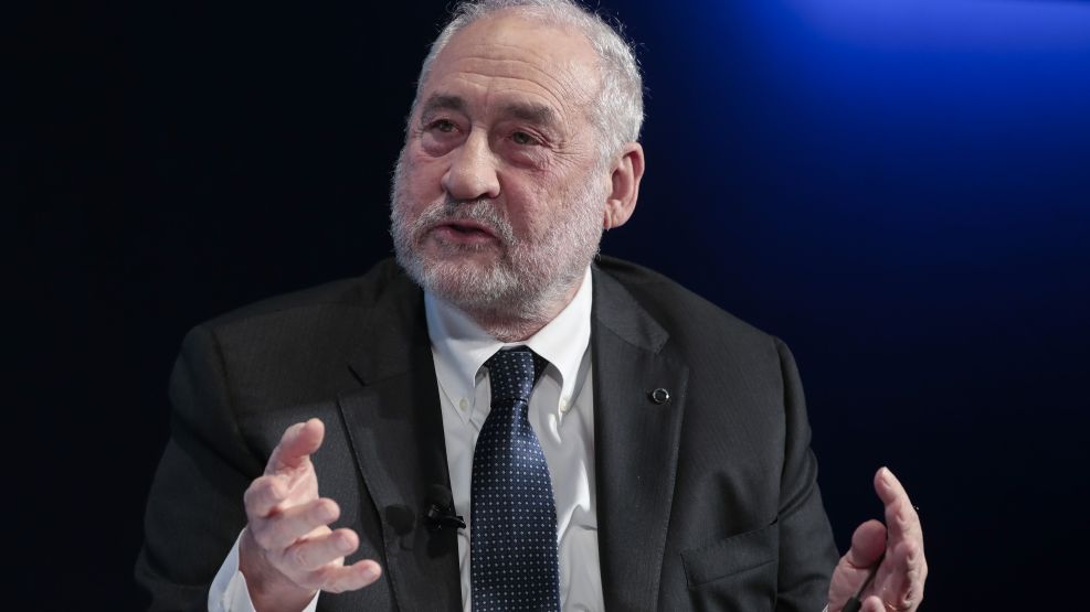 Stiglitz Among Fans of Exclusive Club: High-Yielding Do-Gooders