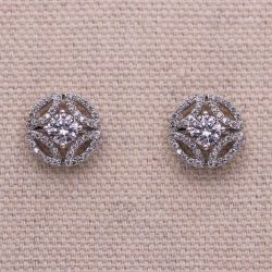 Los pendientes elegidos para el día de su boda.