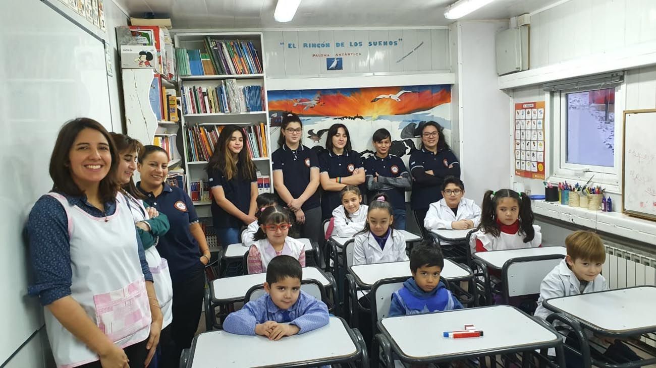 Escuela en la Antártida,Base Antartica Esperanza