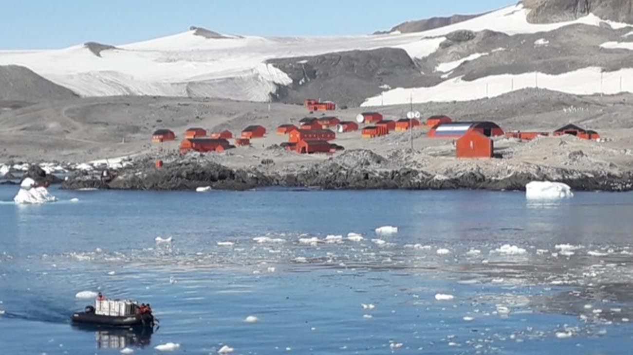 Escuela en la Antártida,Base Antartica Esperanza