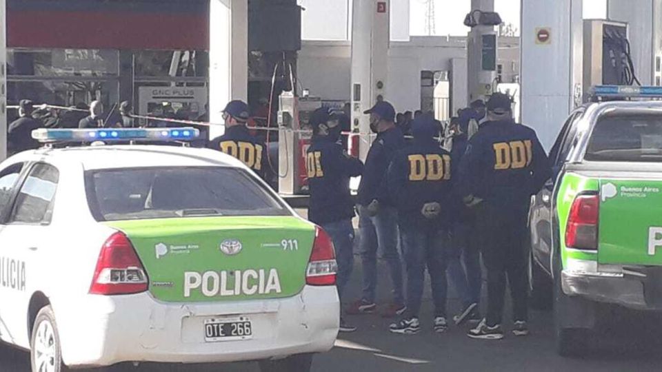 El fugado cayó muerto en las calles 122 y 48. Se había subido a un remís en la puerta del hospital.