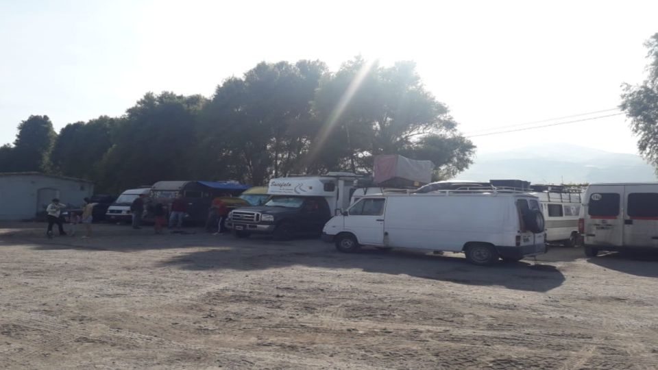 Una parte de la caravana de argentinos varados en Perú con sus vehículos, rumbo a casa.