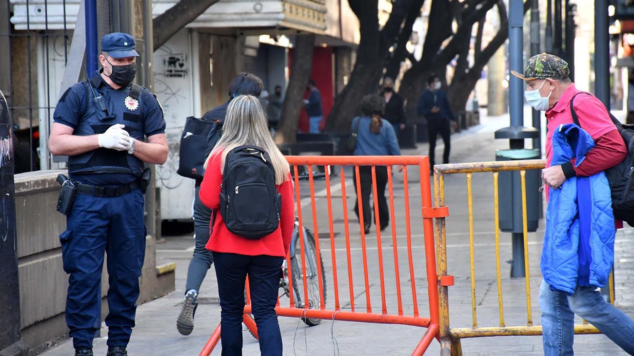 Ciudades de Córdoba, Buenos Aires y Río Negro dieron marcha atrás con la flexibilización