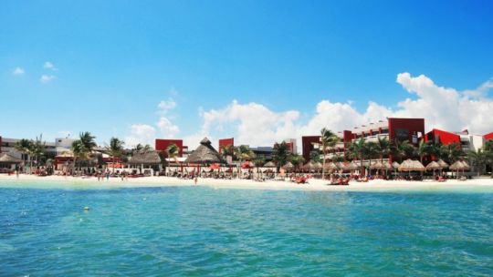 Cancún quiere salir de la crisis volviendo a recibir turistas, para lo que comenzaron a adaptar sus protocolos a la protección de sus huéspedes contra el Covid-19