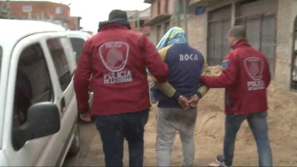 Lo detienen, después de seis meses de investigación, por violar a una nena.