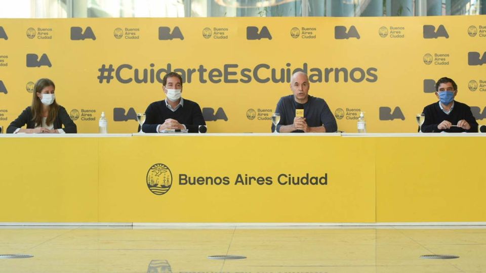 Rodriguez Larreta y sus funcionarios con barbijos