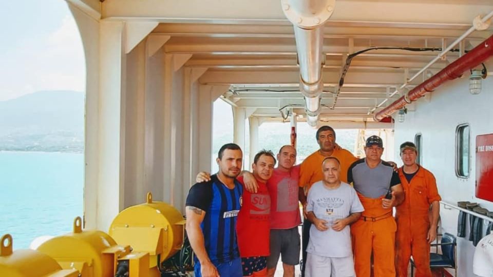 Un barco varado con tripulantes argentinos fue asaltado por piratas en el Caribe.