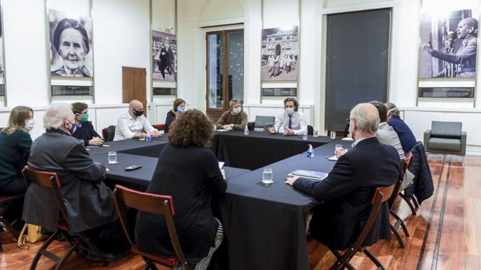 Nación, Provincia y Ciudad acordaron que sólo el personal esencial podrá usar el transporte público interjurisdiccional.