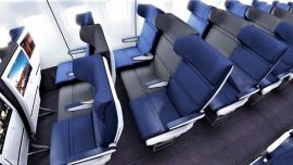 En un avión de 190 pasajeros solo entrarían 22 personas a bordo si se eliminaría en asiento intermedio.