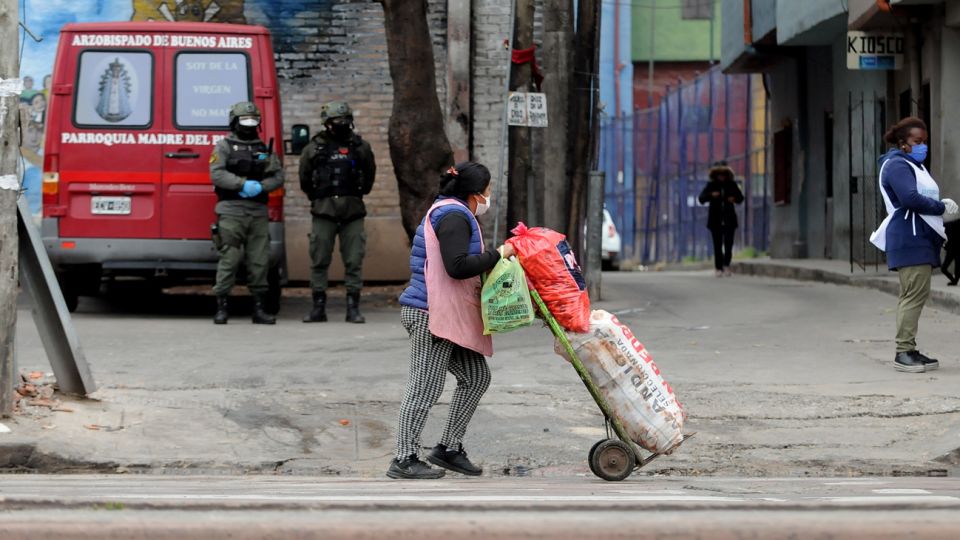 El Ejercito Argentino colabora con el comedor comunitario de la Villa 1.11.14 de Bajo Flores