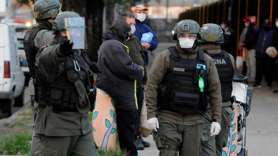 El Ejercito Argentino colabora con el comedor comunitario de la Villa 1.11.14 de Bajo Flores