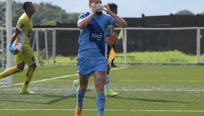 POR CULPA DEL PROTOCOLO, EL GOLEADOR ARGENTINO NO PUDO FESTEJAR SU GOL EN COSTA RICA.