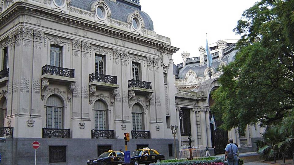 Cancillería. Debe tener un robusto departamento de prospectiva.