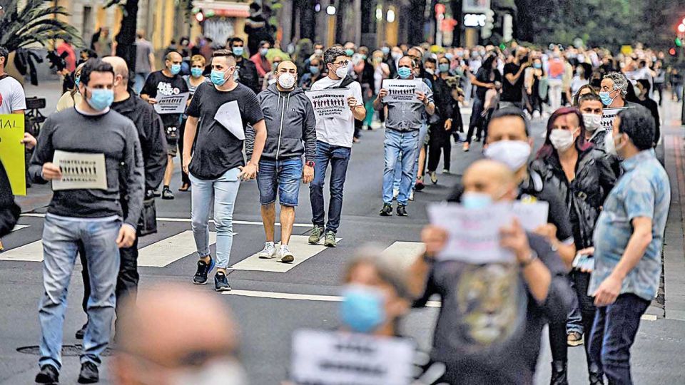 En las calles. El gobierno de Sánchez prorrogó el estado de alarma.