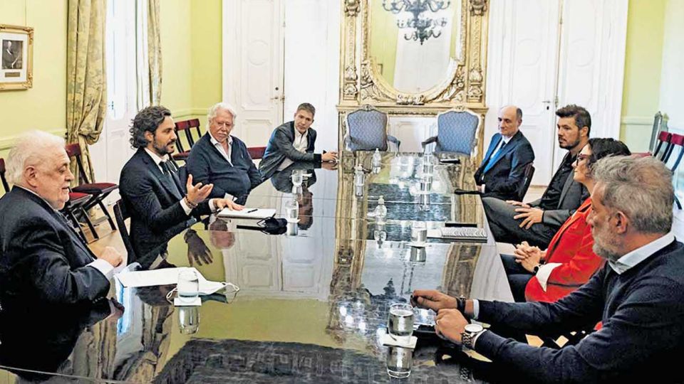 Reunión. Marcelo Tinelli y Adrián Suar fueron recibidos por Santiago Cafiero en Casa Rosada.