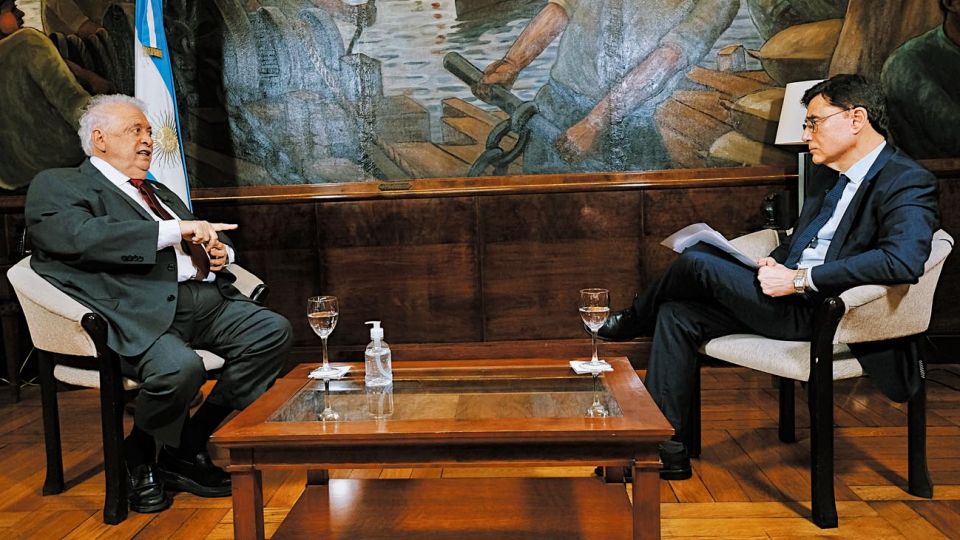 El ministro de Salud Ginés Gonález García, en la entrevista que concedió a Jorge Fontevecchia.