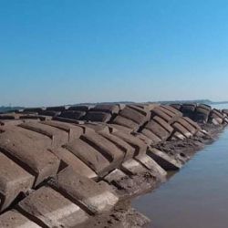 Terrible bajante del río Paraná dejó a la vista el túnel subfluvial y secó en puerto de San Fernando.